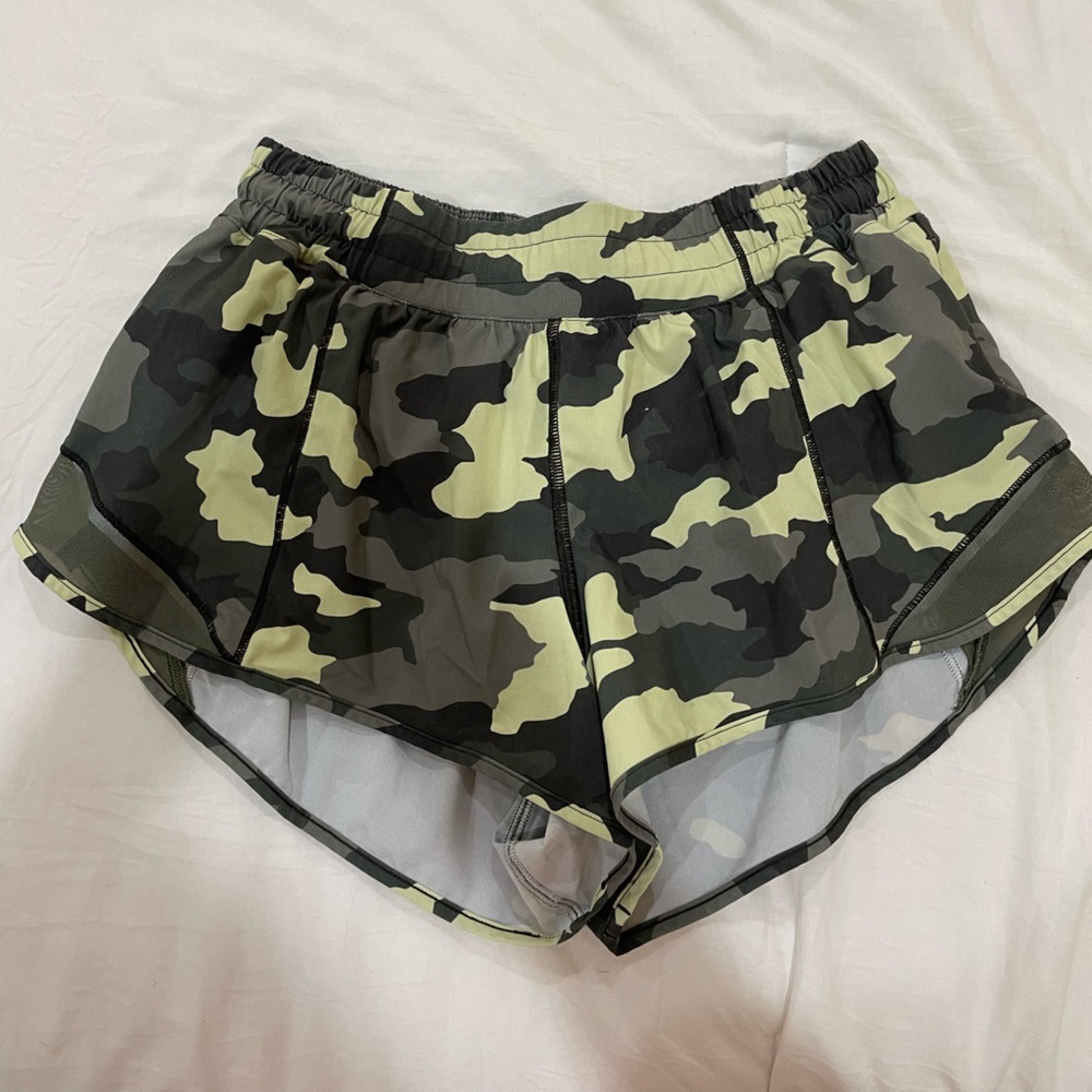 Camo lululemon hotty hots 2.5 inch